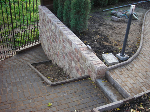 Мощение дорожек с подготовкой основания для авто