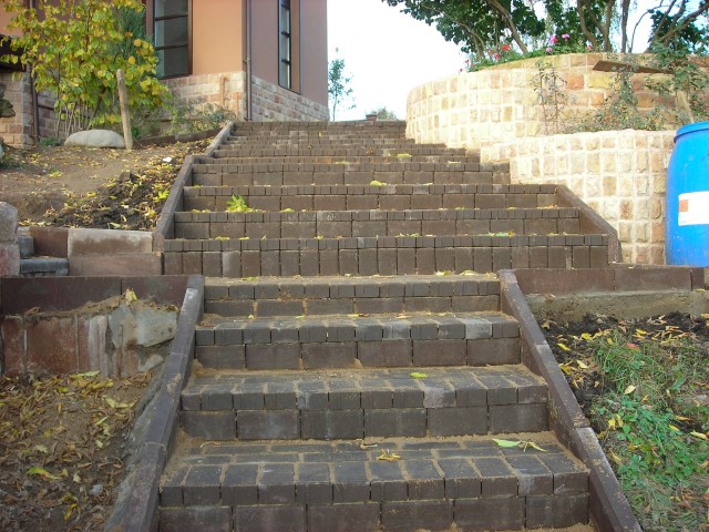 Как сделать ступеньки на садовом участке